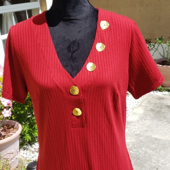 Derek Heart dress that hugs the hips gold buttons - Picture 2 of 6